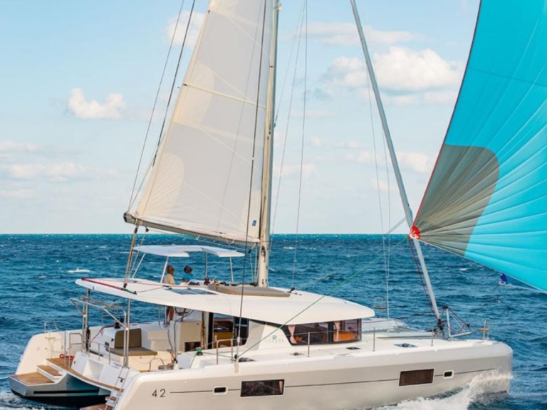 Catamaran hire in Lefkáda - Lagoon Lagoon 42