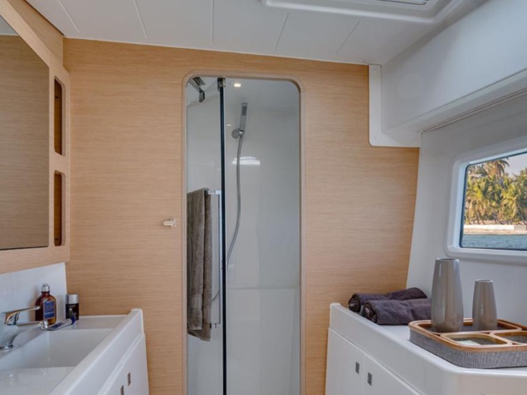 Hire Catamaran with or without skipper Lagoon Lefkáda