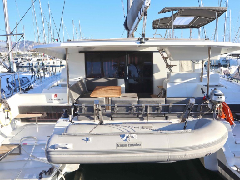 Catamaran hire in Alimos - Fountaine Pajot Astrea 42