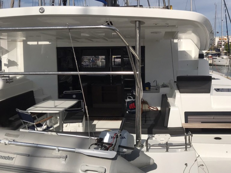 Hire Catamaran Lagoon with a boat licence