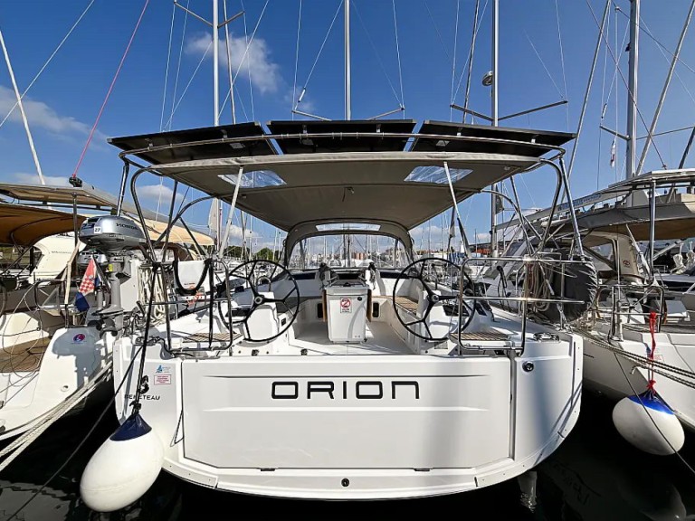 Hire a Bénéteau Oceanis 40.1 Zadar