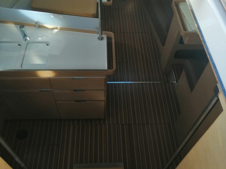 Hire Sailboat Elan with a boat licence