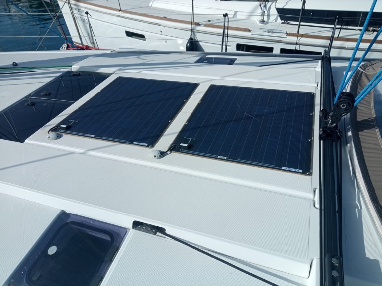 Hire Sailboat Jeanneau with a boat licence