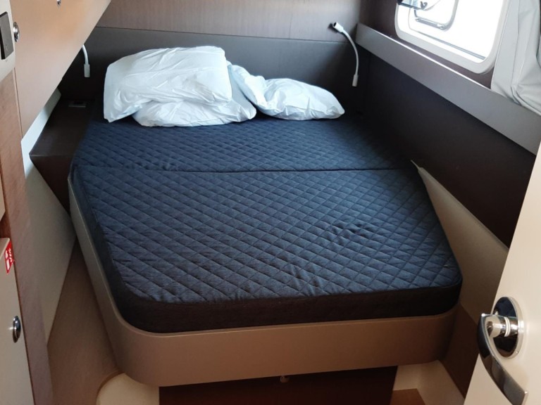 Catamaran to hire Bormes-les-Mimosas at the best price