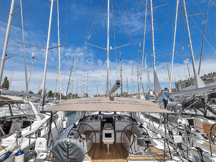 Yacht hire Zadar cheap Bavaria C42