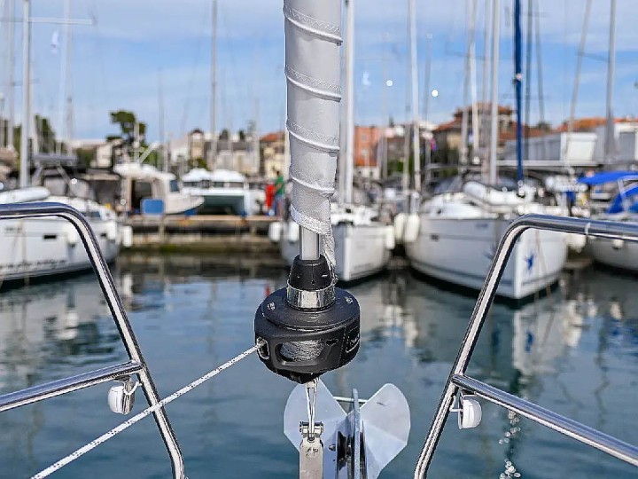 Charter a Bavaria Bavaria C42 in Zadar on Samboat