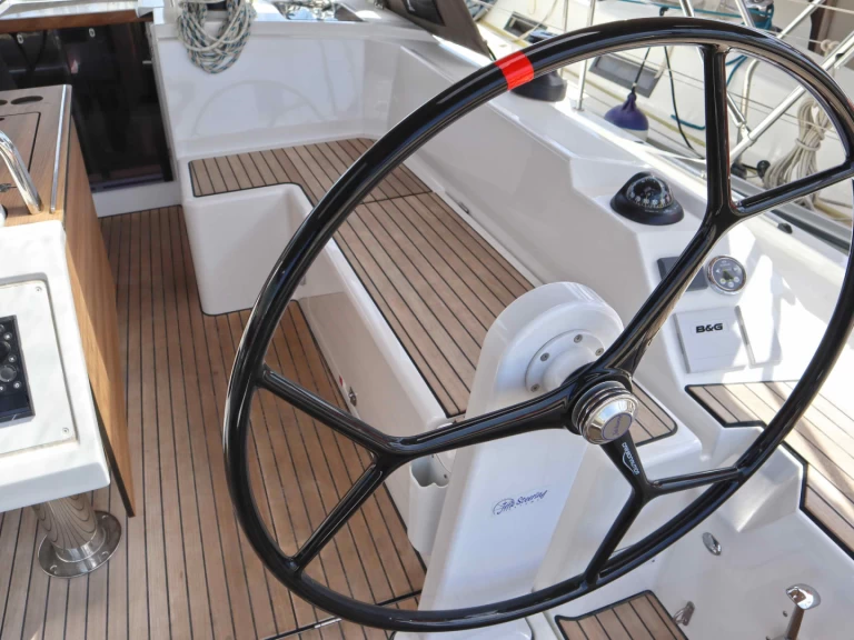 Hire Sailboat Bavaria with a boat licence