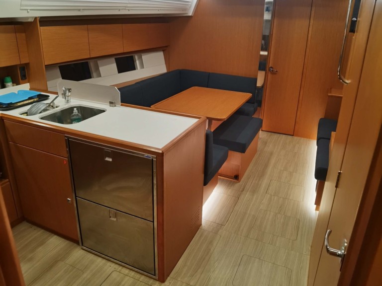 Yacht hire Alimos cheap Bavaria C45