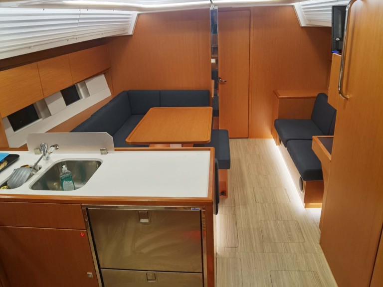Sailboat hire in Alimos - Bavaria Bavaria C45