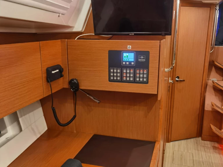 Hire Sailboat with or without skipper Bavaria Alimos