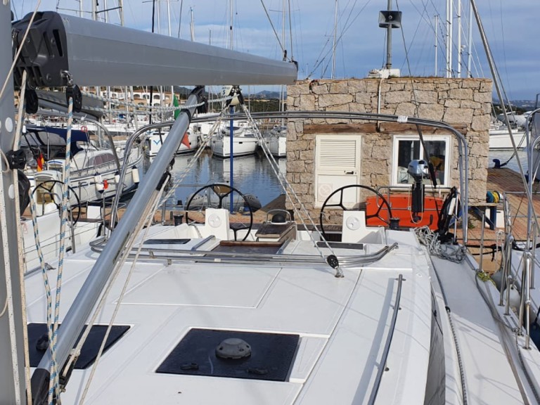 Hire Sailboat Bavaria with a boat licence