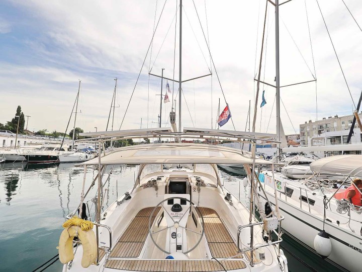 Hire Sailboat Bavaria with a boat licence