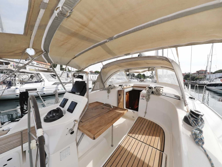 Yacht charter Zadar - Bavaria Cruiser 36 on SamBoat