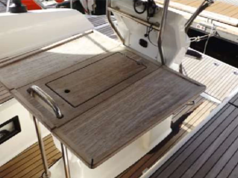 Hire a Bavaria Cruiser 36 Kalkara