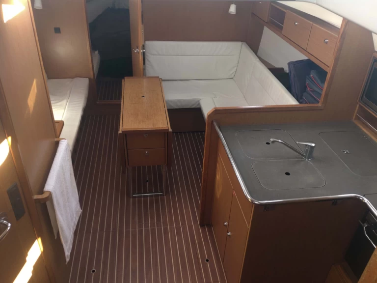 Yacht charter Alimos - Bavaria Cruiser 36 on SamBoat