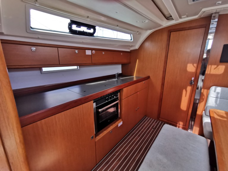 Yacht charter Portisco - Bavaria Cruiser 37 on SamBoat