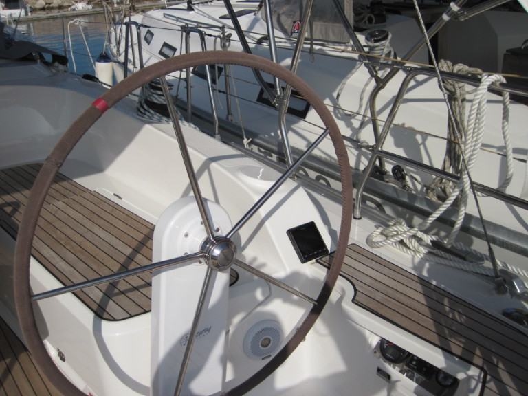 Yacht charter Capo d'Orlando - Bavaria Cruiser 37 on SamBoat