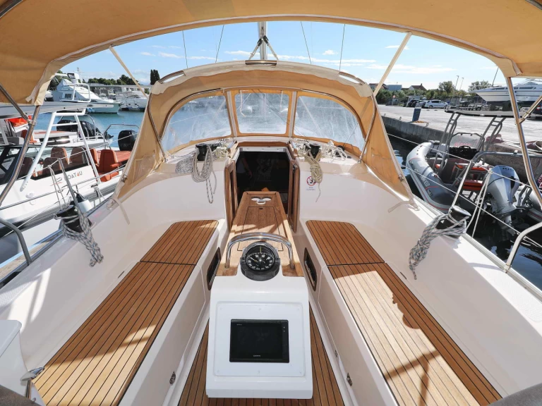 Hire a Bavaria Cruiser 37 Zadar