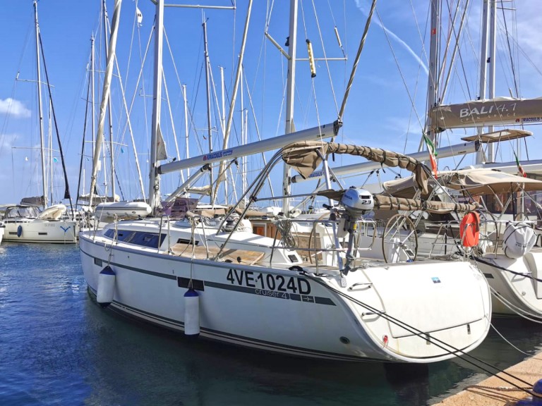 Hire Sailboat Bavaria with a boat licence