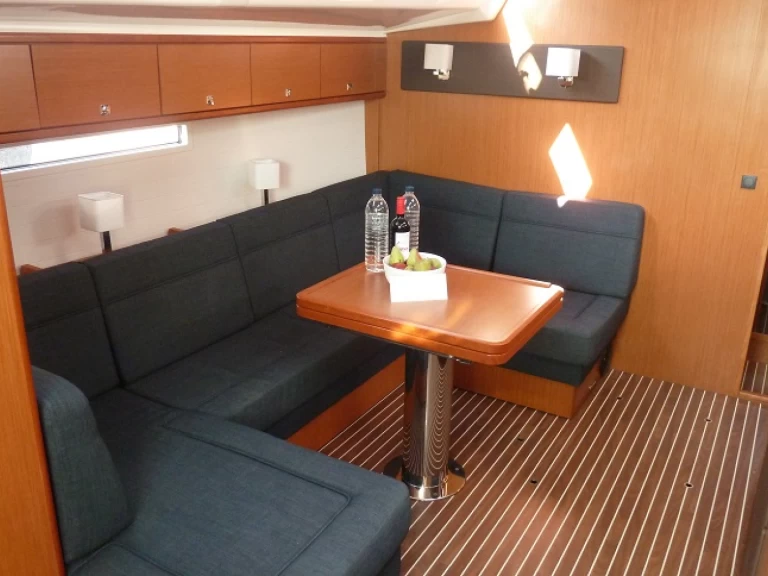 Hire Sailboat Bavaria with a boat licence