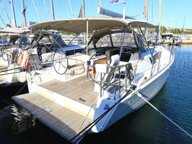 Sailboat to hire Pula at the best price