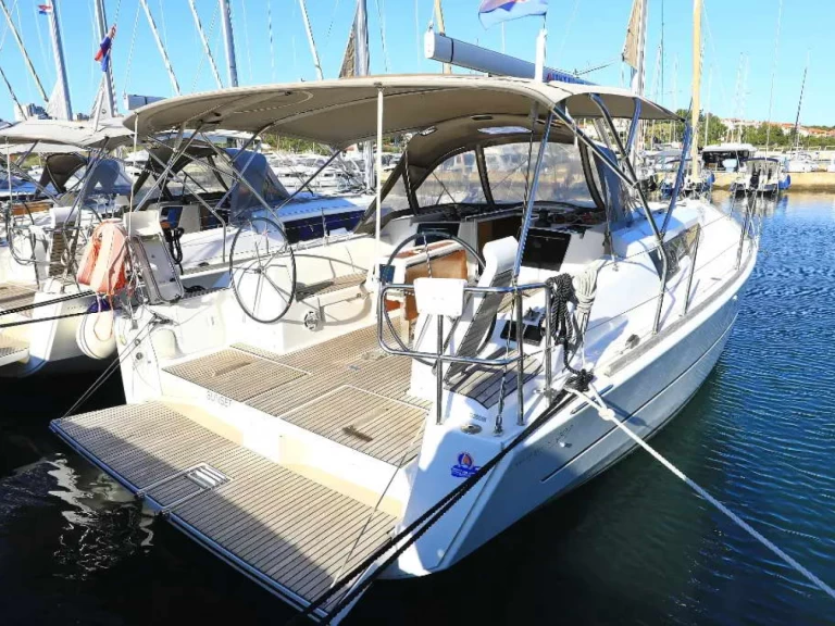 Sailboat to hire Pula at the best price