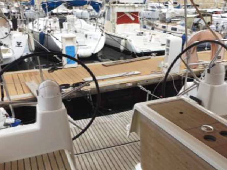 Sailboat to hire Kalkara at the best price