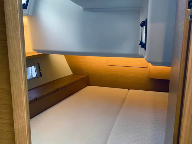 Yacht hire Agropoli cheap Dufour 470