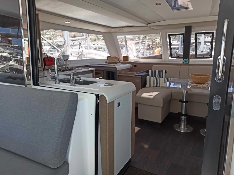 Yacht charter Paros (Island) - Fountaine Pajot Isla 40 on SamBoat