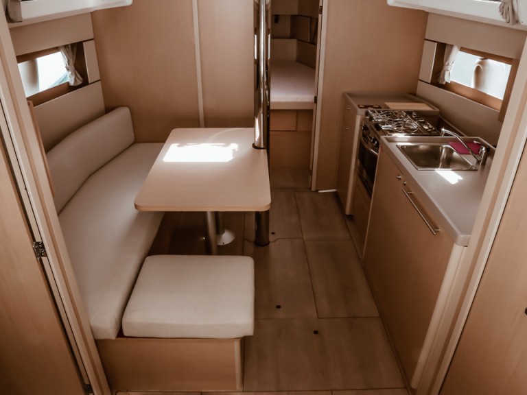 Yacht hire Punta Ala cheap Oceanis 38.1