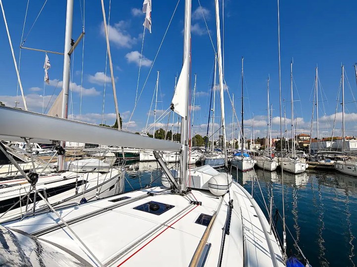 Yacht hire Zadar cheap Oceanis 40.1