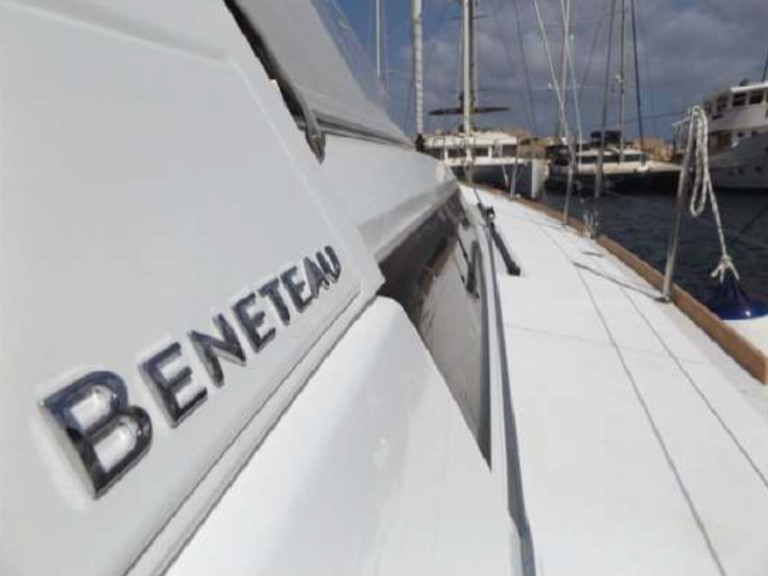 Charter a Bénéteau Oceanis 48 in Kalkara on Samboat