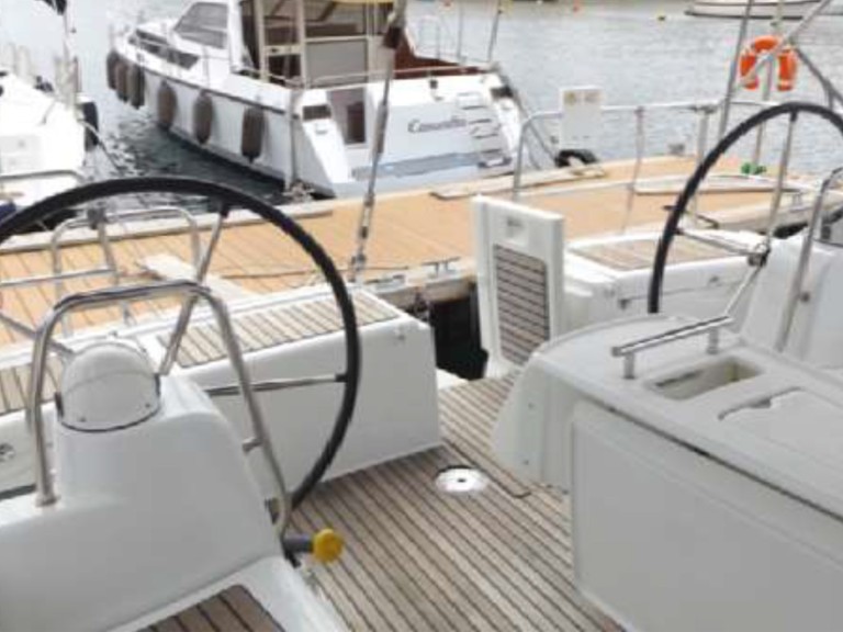 Hire a Bénéteau Oceanis 50 Kalkara