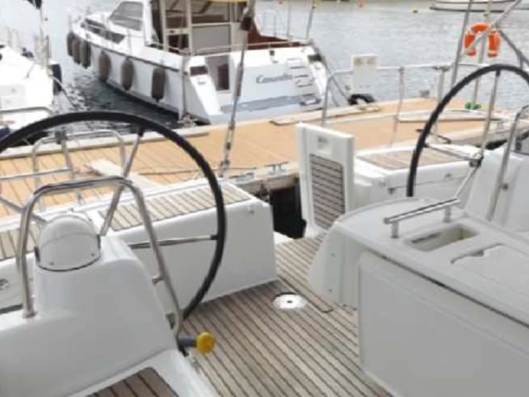 Hire a Bénéteau Oceanis 50 Kalkara