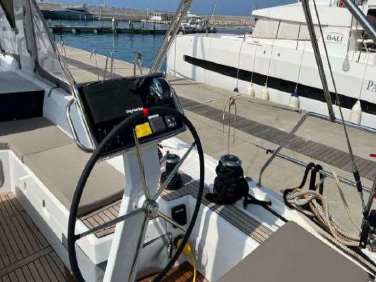 Yacht charter Capo d'Orlando - Bénéteau Oceanis 51.1 on SamBoat