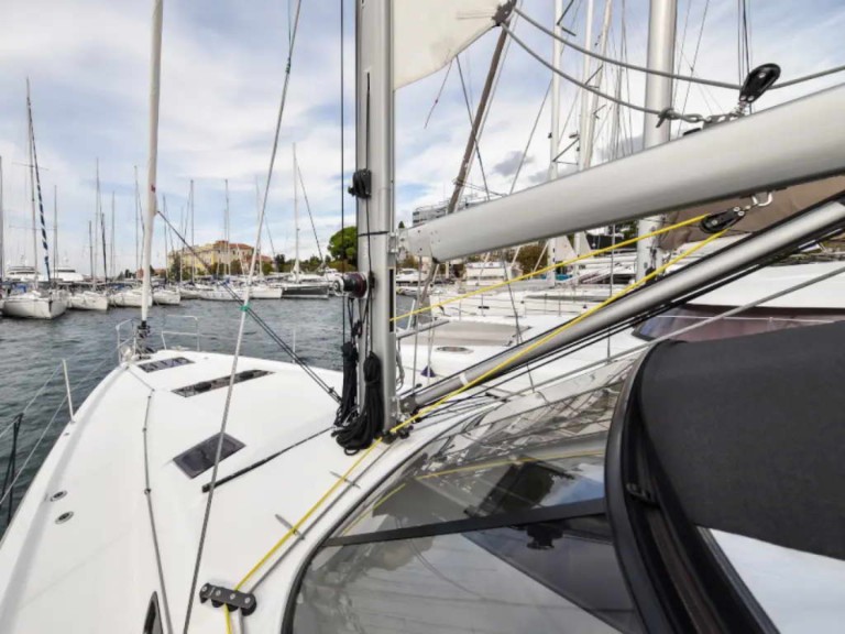 Hire Sailboat with or without skipper Jeanneau Zadar