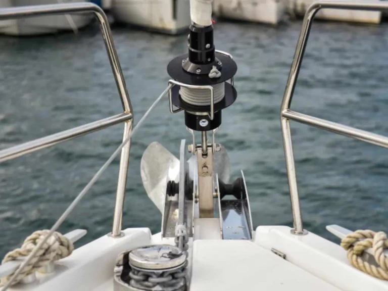 Hire Sailboat Jeanneau with a boat licence