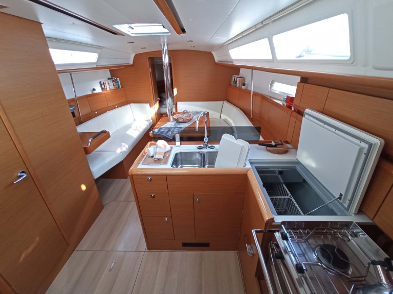 Hire a Jeanneau Sun Odyssey 379 Lefkáda