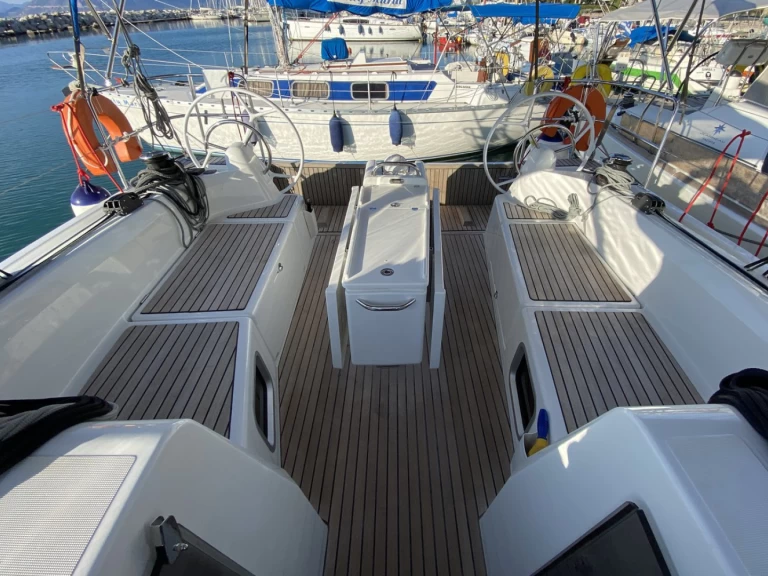 Hire a Jeanneau Sun Odyssey 410 Lefkáda