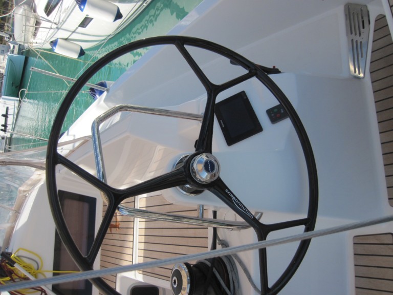 Hire Sailboat Jeanneau with a boat licence