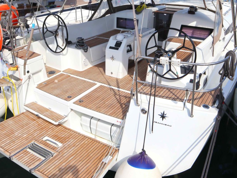 Yacht charter Alimos - Jeanneau Sun Odyssey 490 on SamBoat