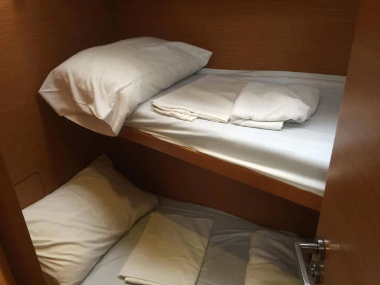 Yacht charter Kos - Jeanneau Sun Odyssey 509 on SamBoat