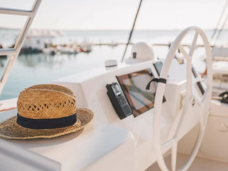 Charter a Bali Bali 5.4 in Salerno on Samboat