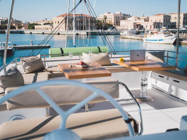 Charter a Bali Bali 5.4 in Capo d'Orlando on Samboat