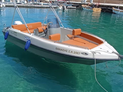 Hire Motorboat Assos with a boat licence