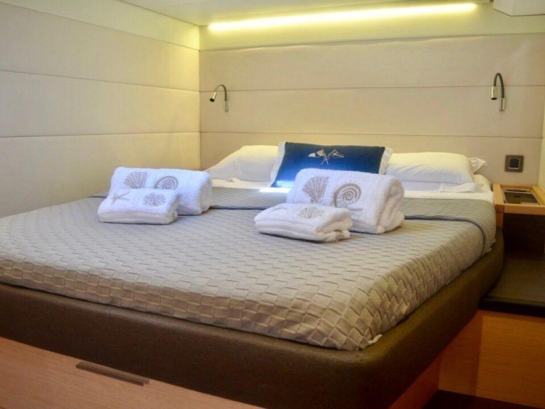 Hire Catamaran with or without skipper Lagoon Verolme