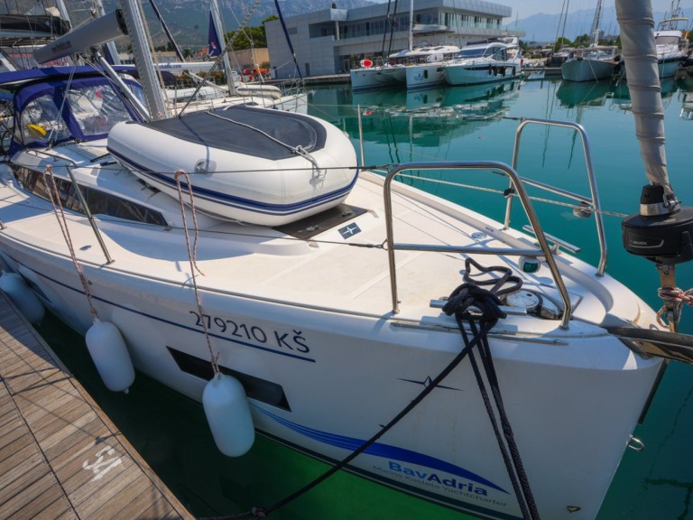 Charter a Bavaria Bavaria C38 in Kaštela on Samboat