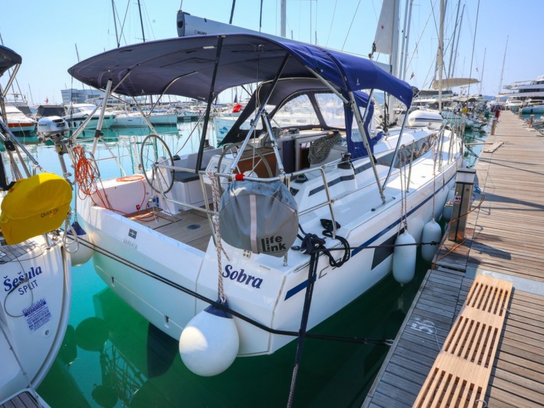 Yacht hire Kaštela cheap Bavaria C38