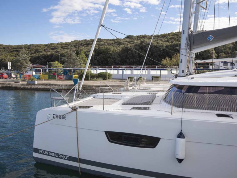 Hire Catamaran with or without skipper Fountaine Pajot Pomer