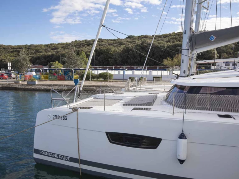 Hire Catamaran with or without skipper Fountaine Pajot Pomer